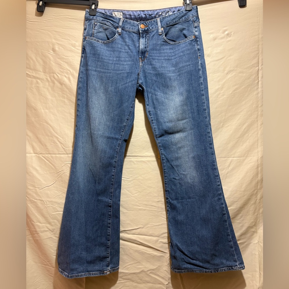 Gap Flared Size 33/16 Medium Wash Blue Denim Jeans Women's Regular
